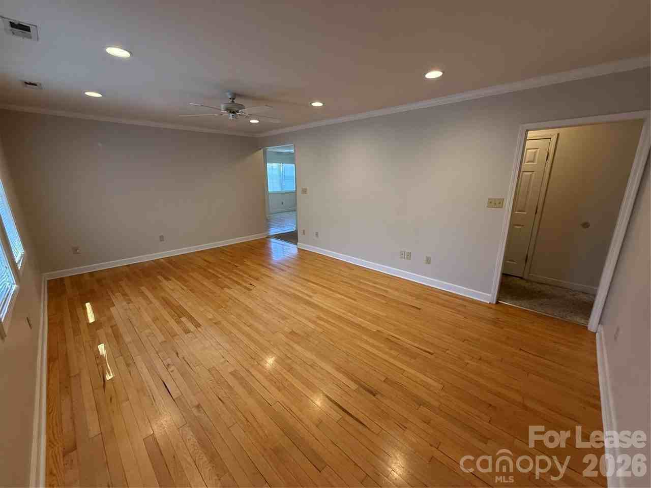 140 Watkins St - Photo 7 of 10