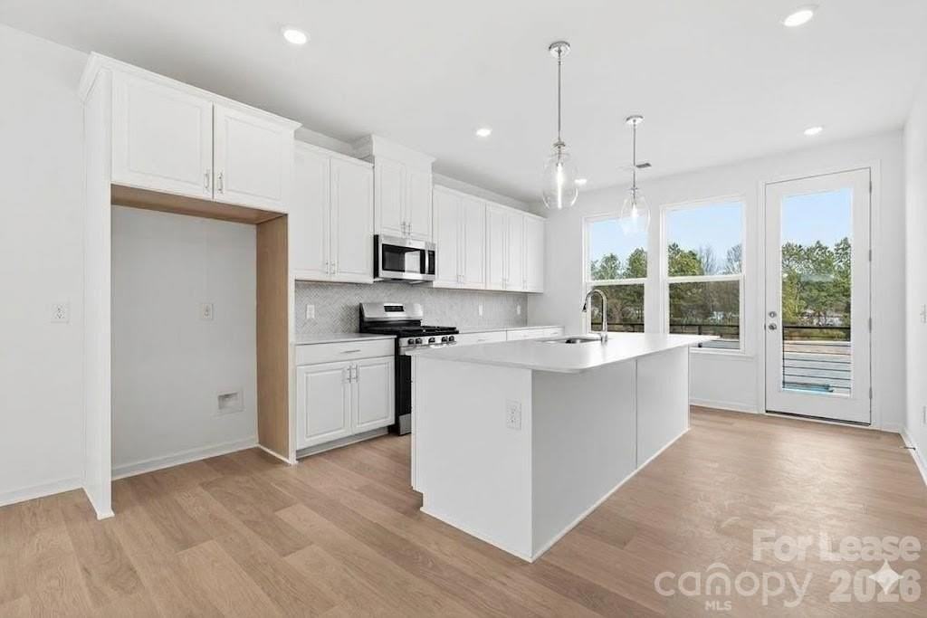 411 Silver Star Blvd - Photo 3 of 12
