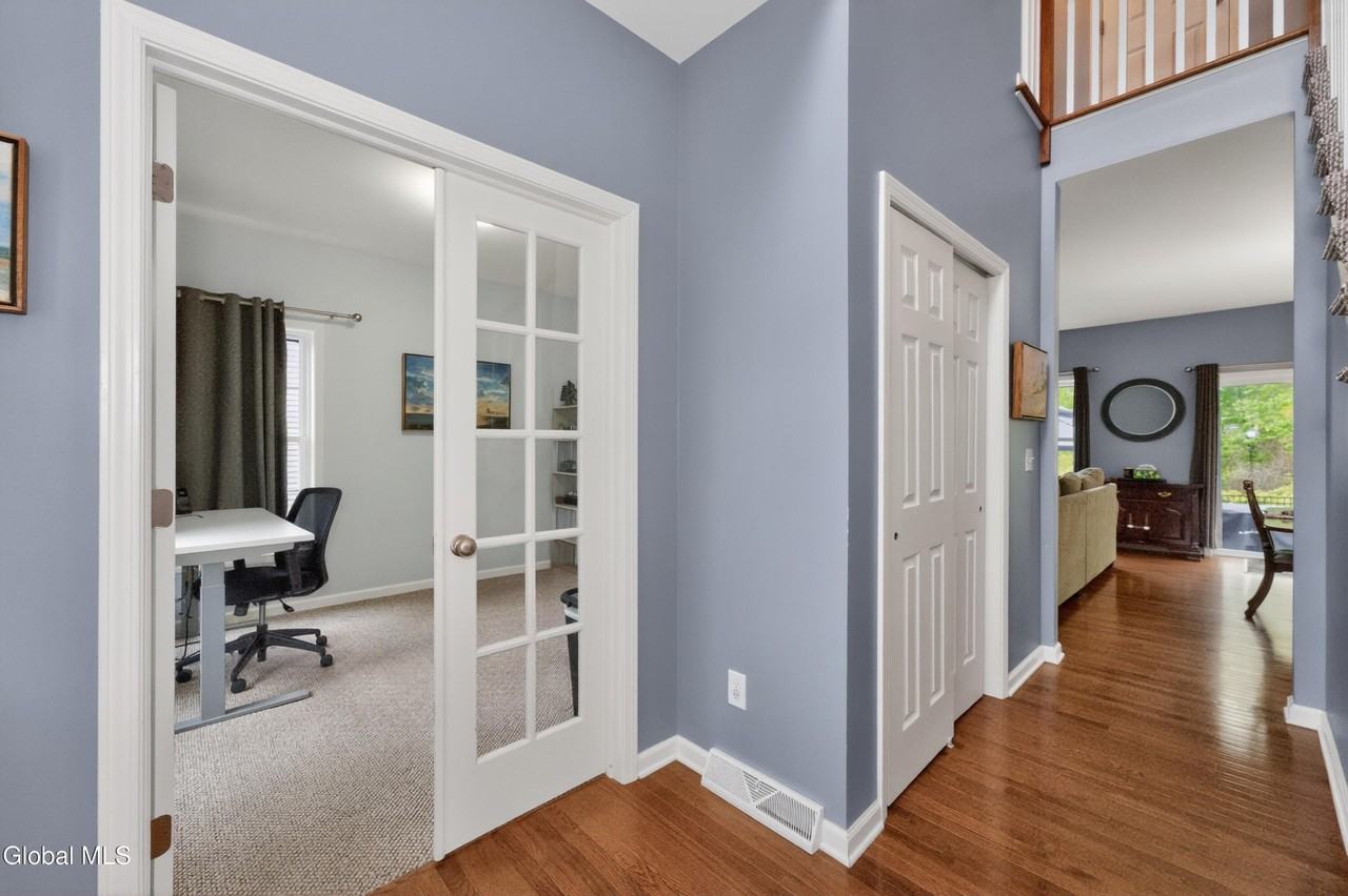 4 Fenlon Ln - Photo 6 of 50