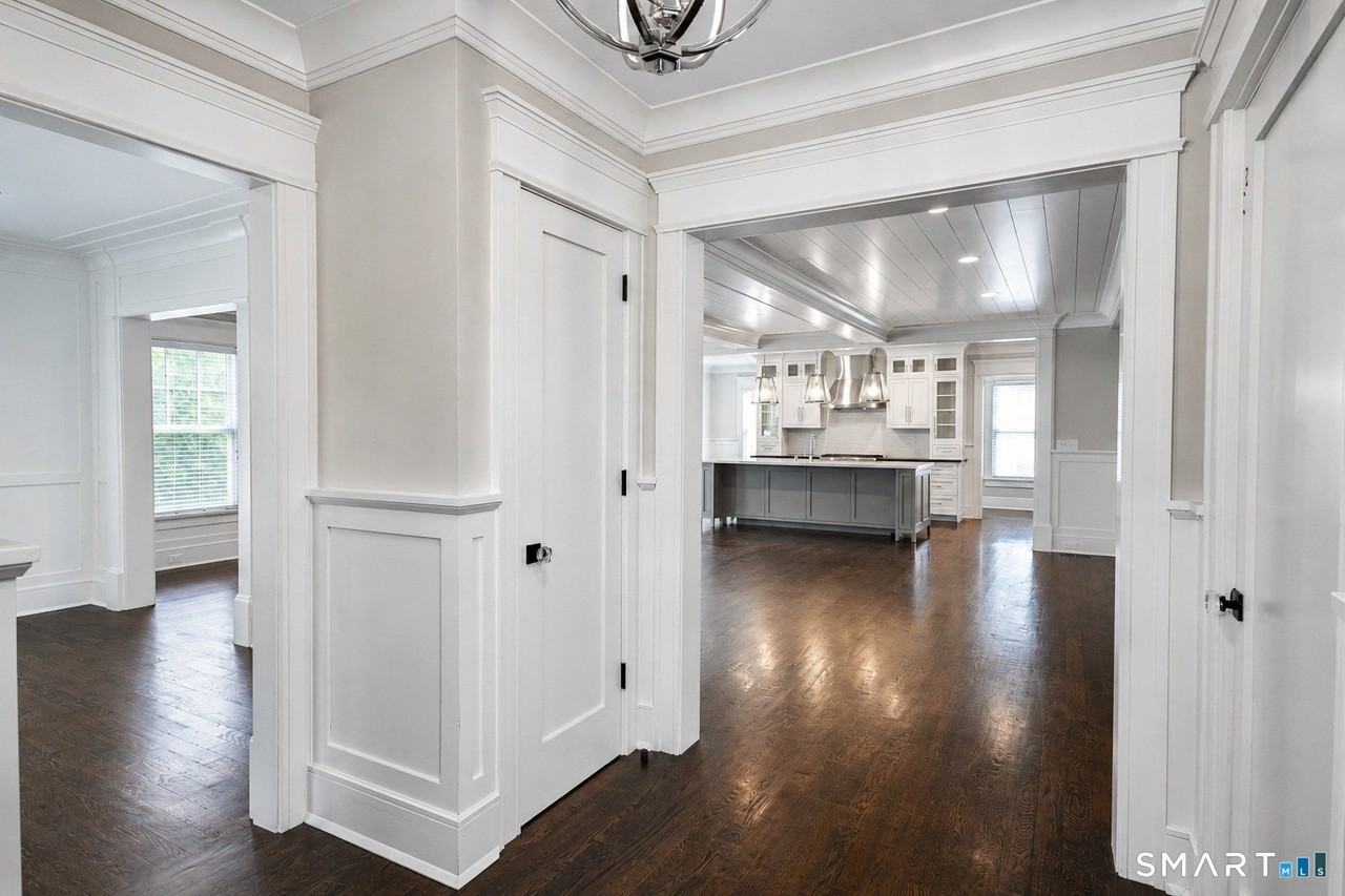 141 Park St - Photo 4 of 33
