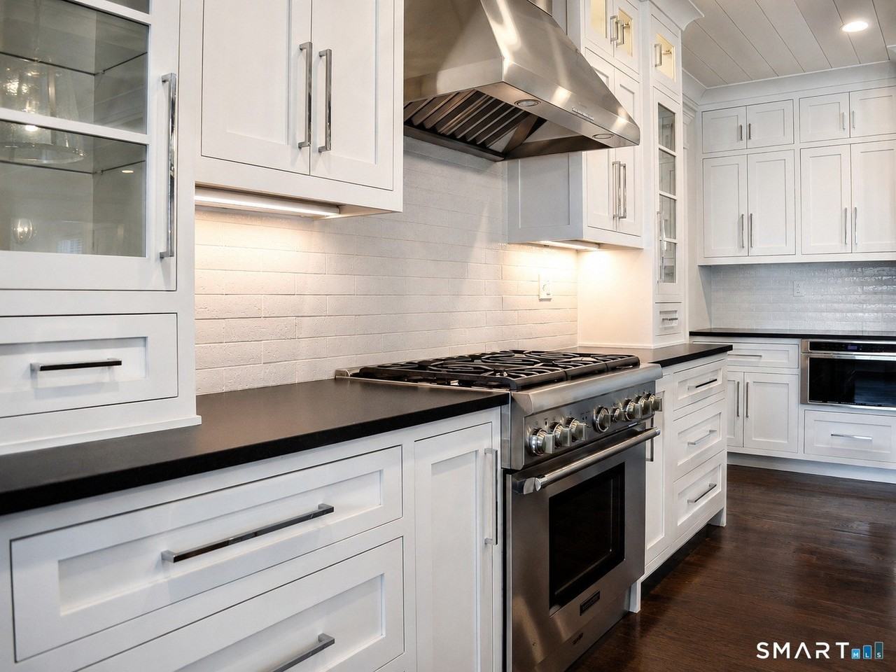 141 Park St - Photo 6 of 33