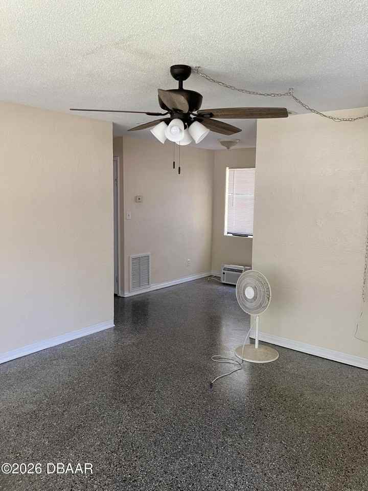 410 Sauls St - Photo 4 of 11