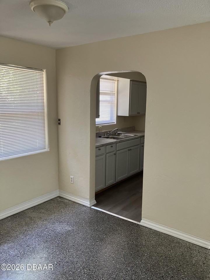 410 Sauls St - Photo 5 of 11