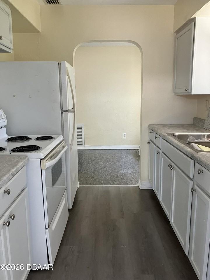 410 Sauls St - Photo 6 of 11