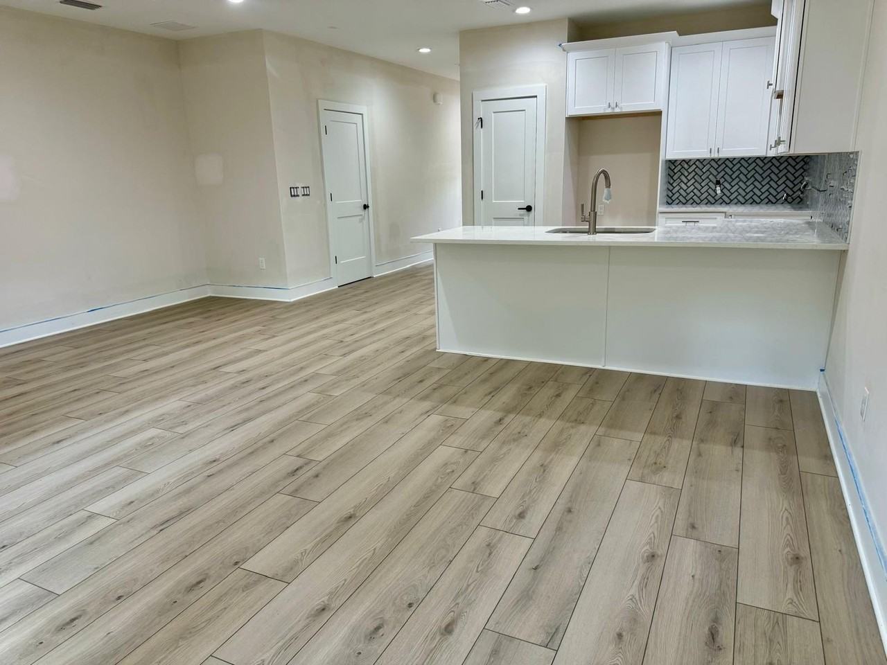 362 Cloverdale Blvd - Photo 4 of 9
