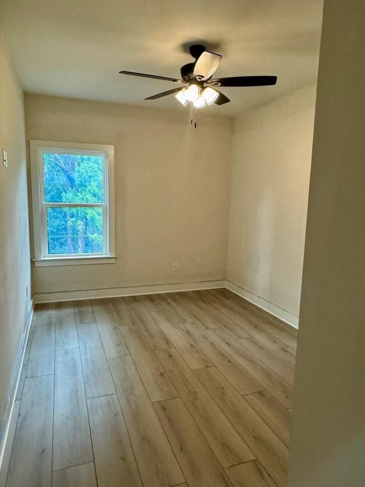 362 Cloverdale Blvd - Photo 6 of 9