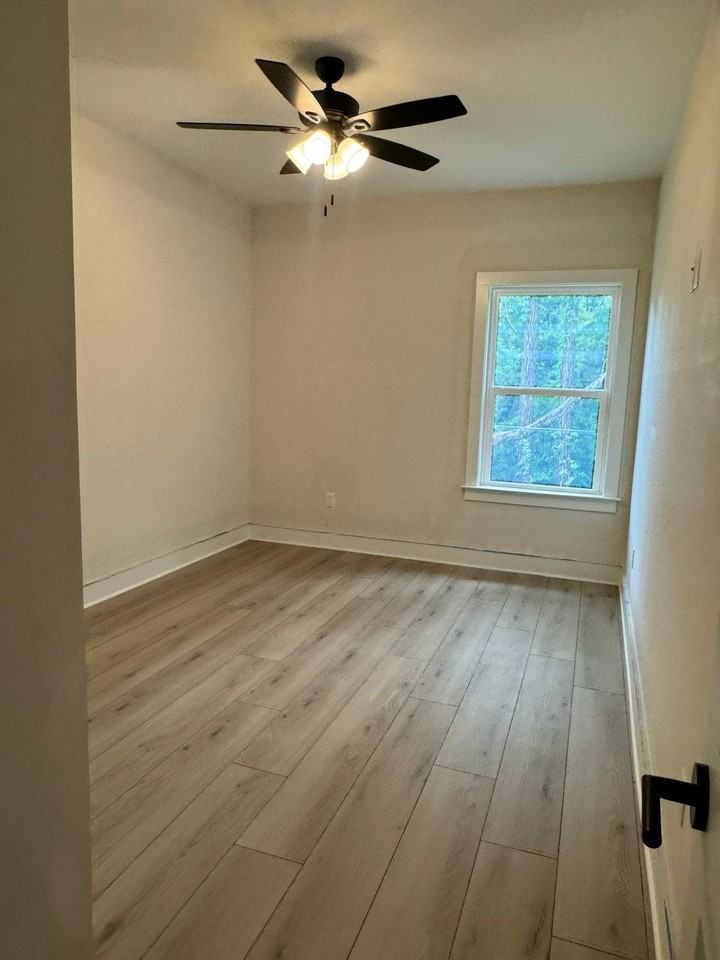362 Cloverdale Blvd - Photo 7 of 9