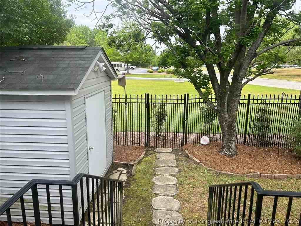 4890 Independence Dr - Photo 2 of 15