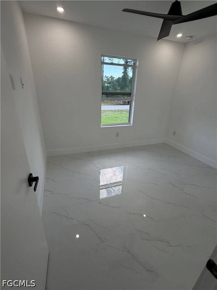 759 Cane St E - Photo 5 of 21