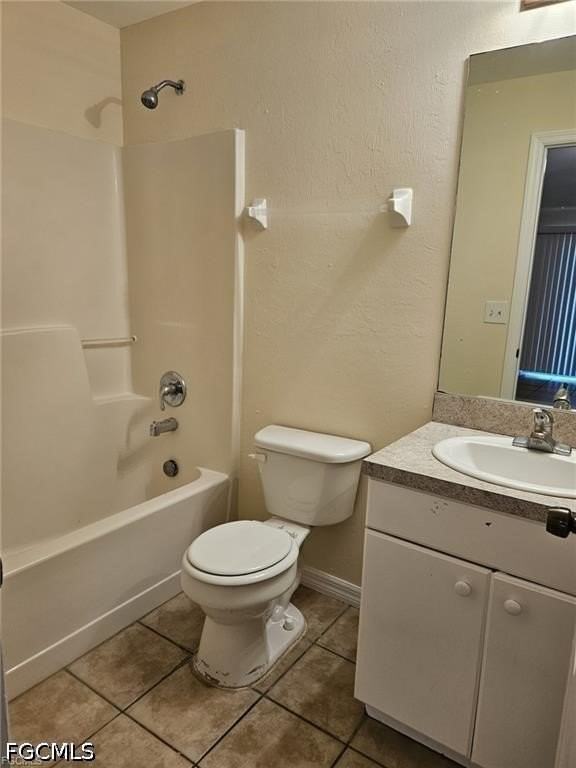 713 Jenna Ave S - Photo 5 of 10
