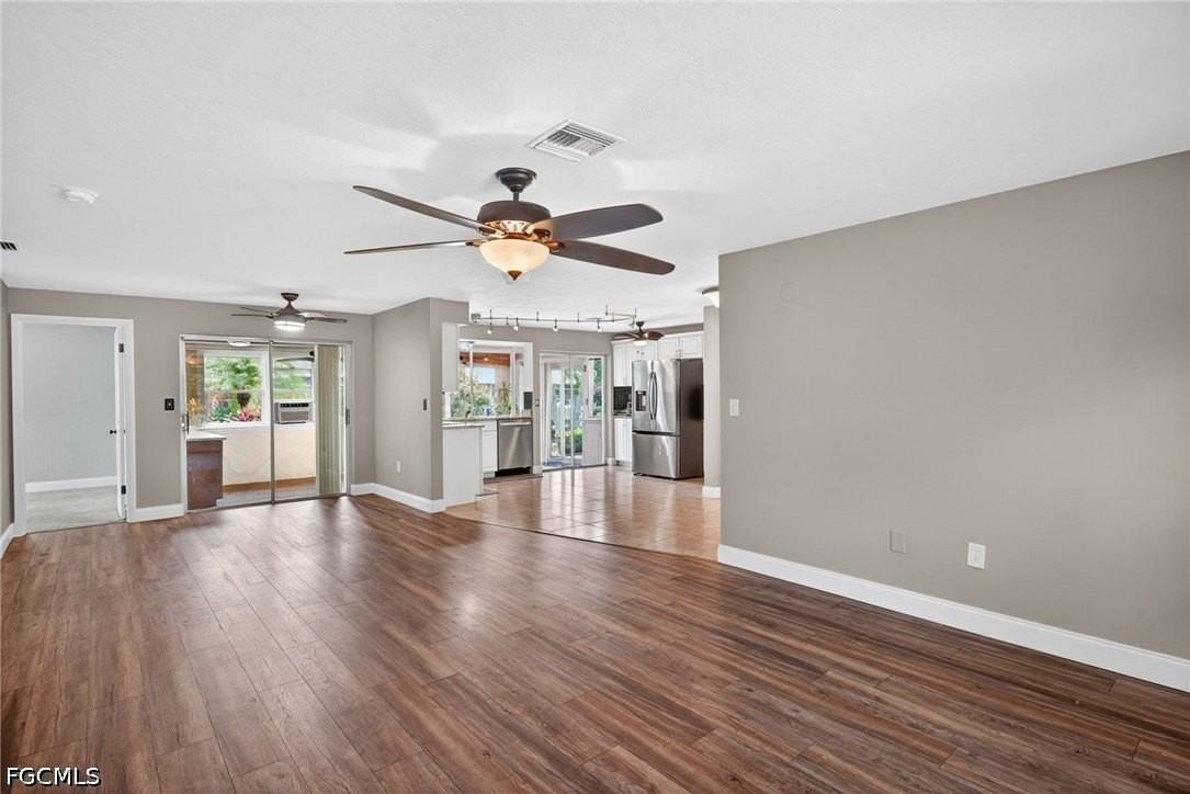 4419 N Pacific Cir - Photo 4 of 33