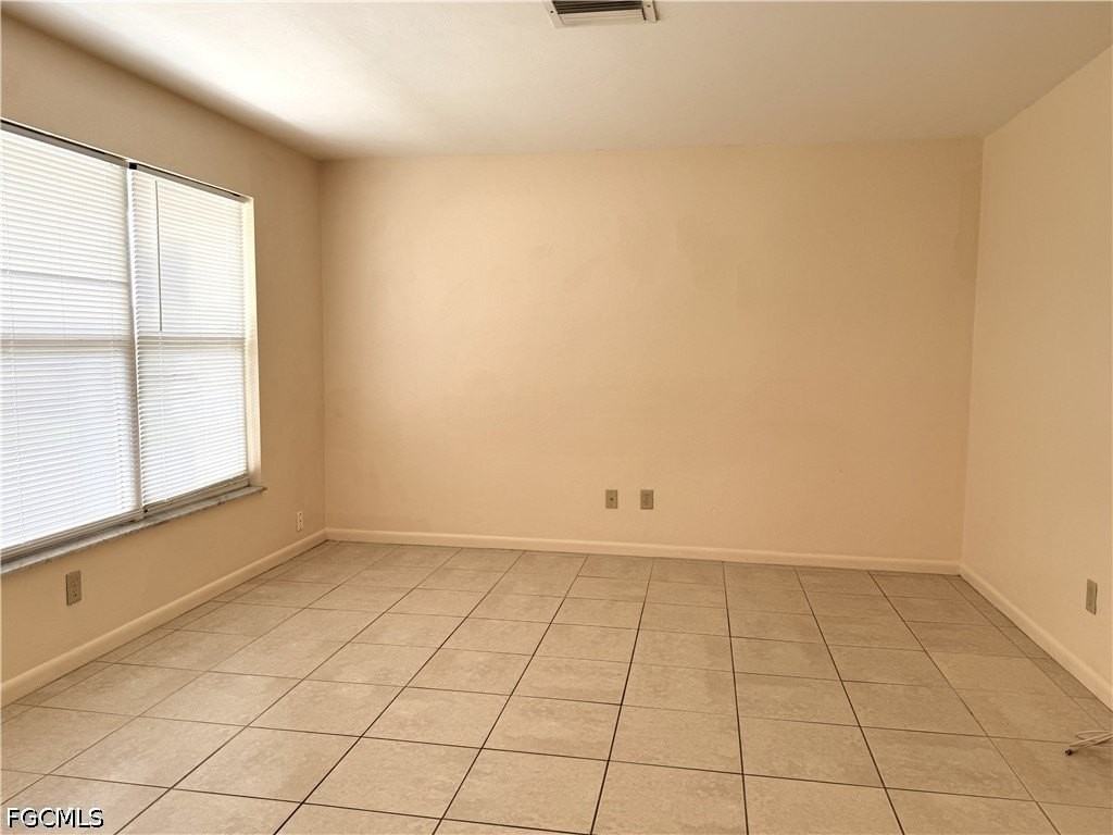 3814 Se 3rd Pl - Photo 3 of 20