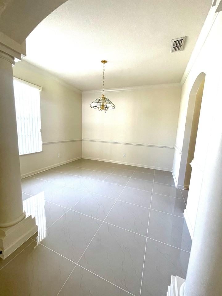 2370 Hinsdale Dr #1 - Photo 6 of 38