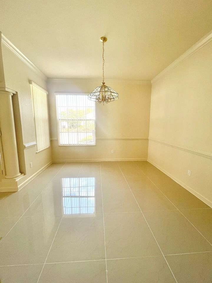 2370 Hinsdale Dr #1 - Photo 7 of 38