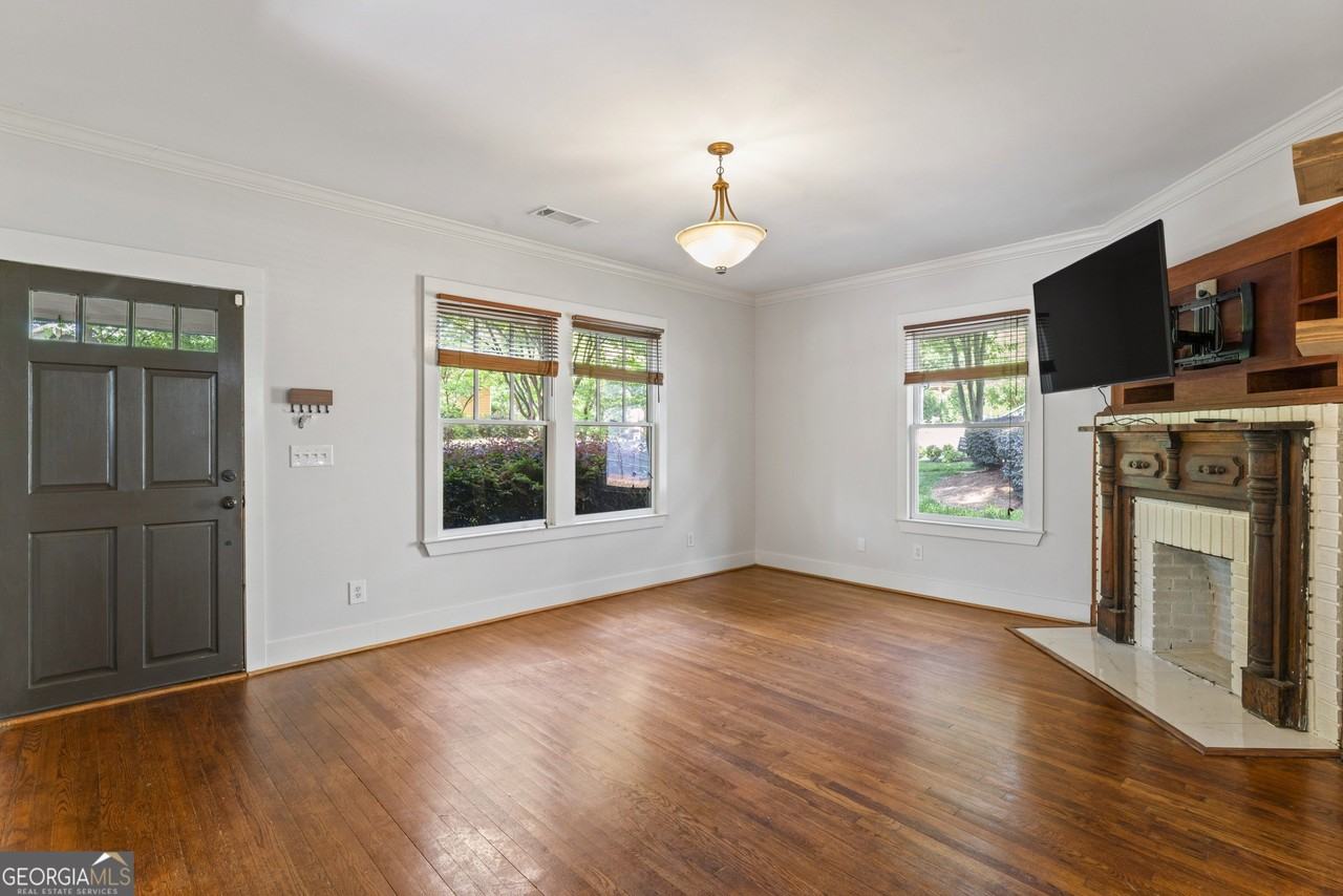 1422 Metropolitan Ave Se - Photo 4 of 24