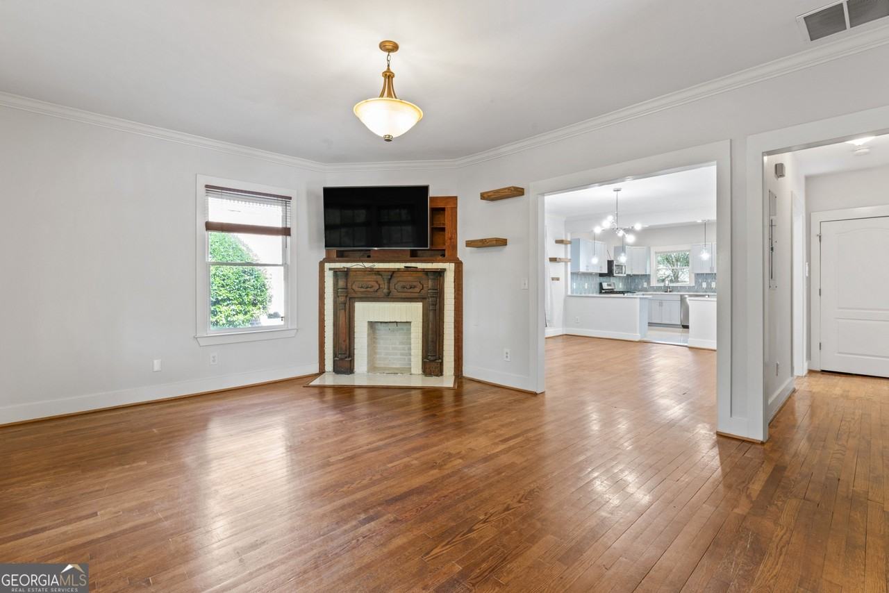 1422 Metropolitan Ave Se - Photo 5 of 24