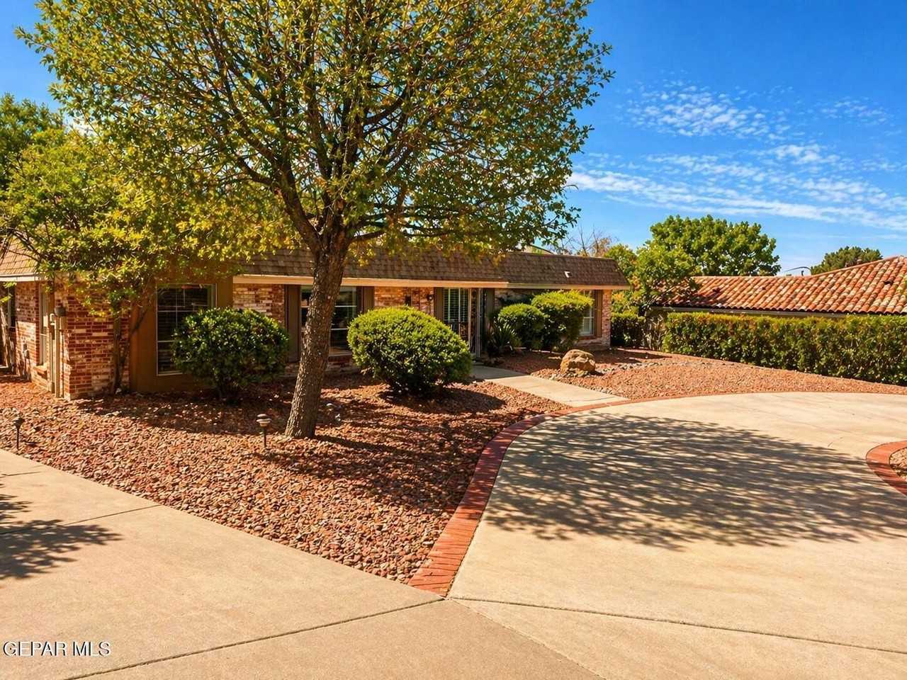 6028 Torrey Pines Dr - Photo 2 of 18