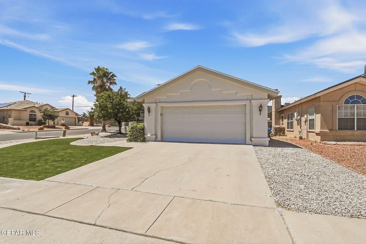 7239 Desert Jewel Dr - Photo 3 of 47