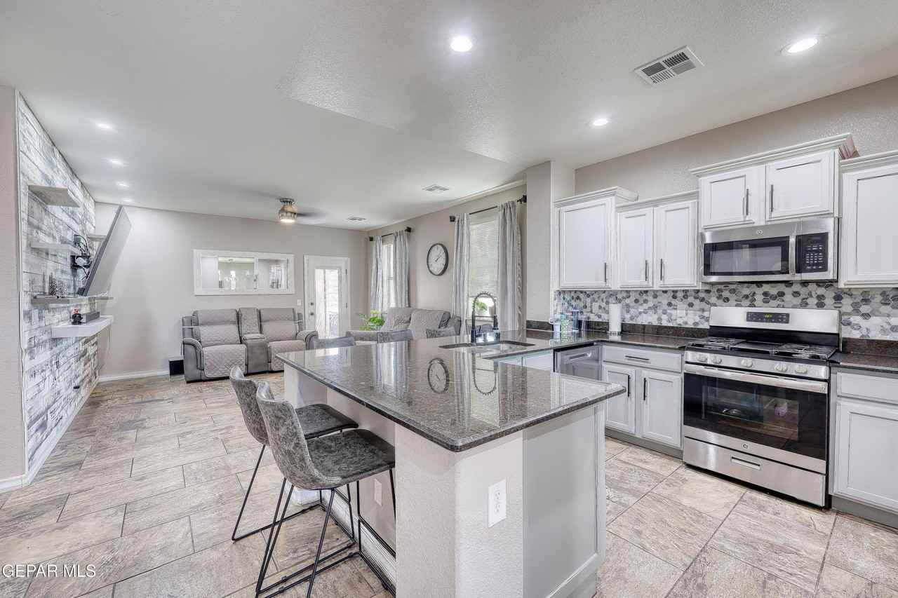 13542 Doncaster St - Photo 4 of 20