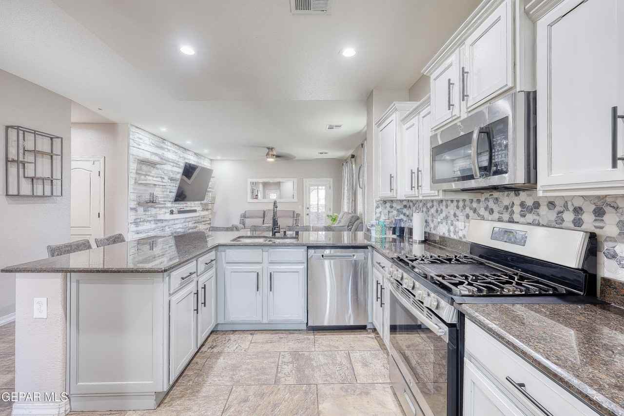 13542 Doncaster St - Photo 6 of 20