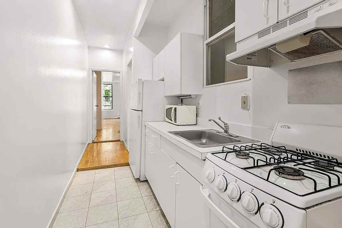 310 E 93rd St #2W - Photo 4 of 7