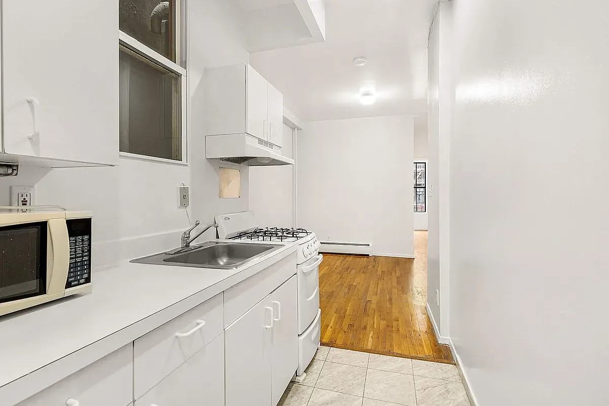 310 E 93rd St #2W - Photo 5 of 7