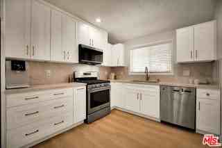 19120 Hartland St - Photo 7 of 8