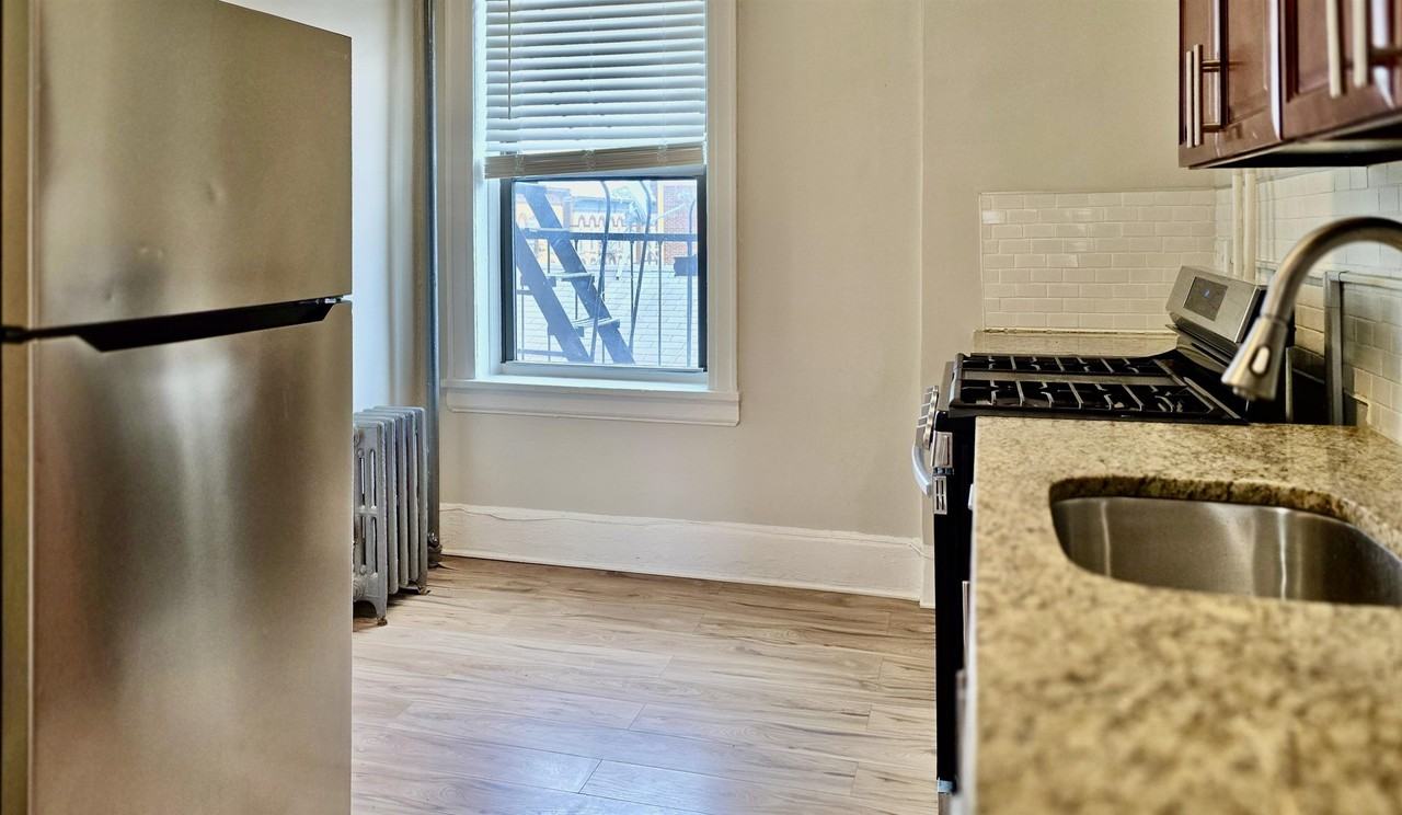 368 Broadway #32 - Photo 5 of 13