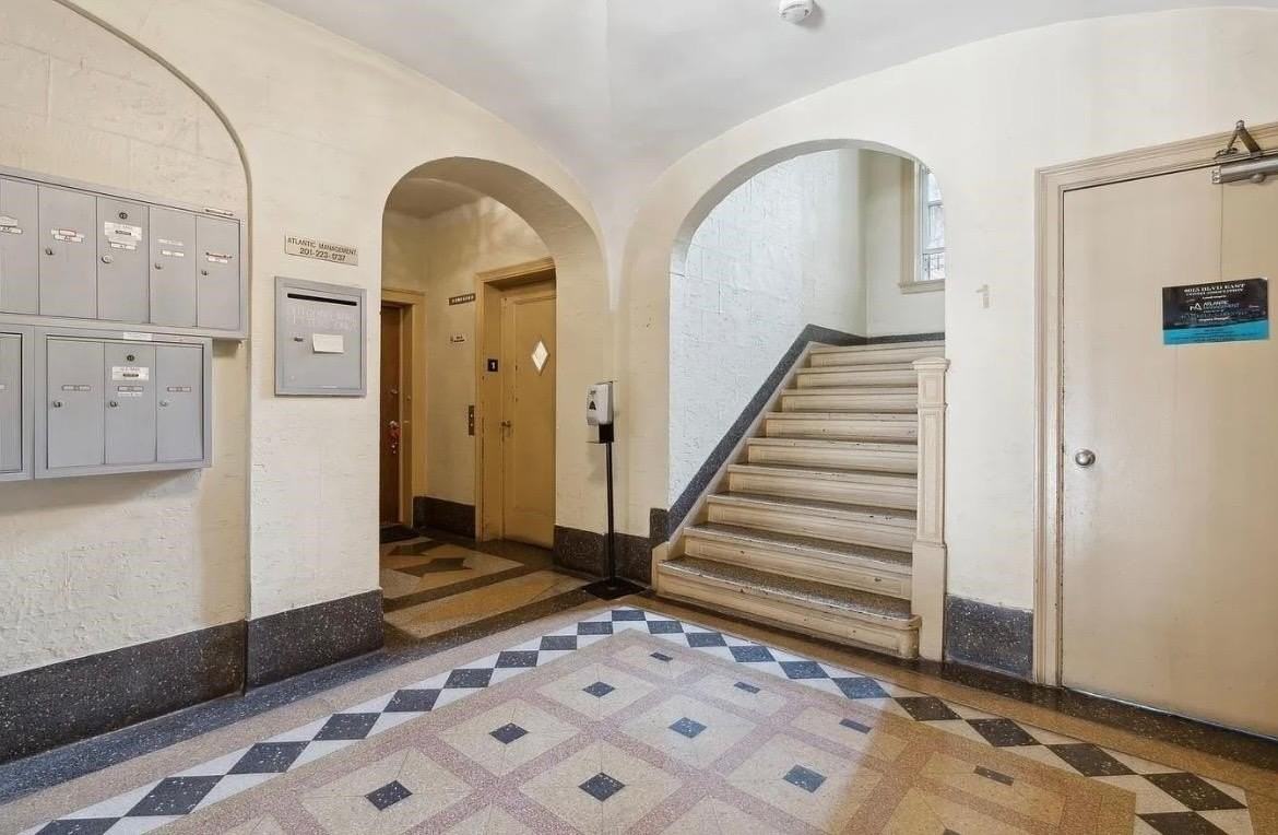 6015 Kennedy Blvd E #D7 - Photo 5 of 18