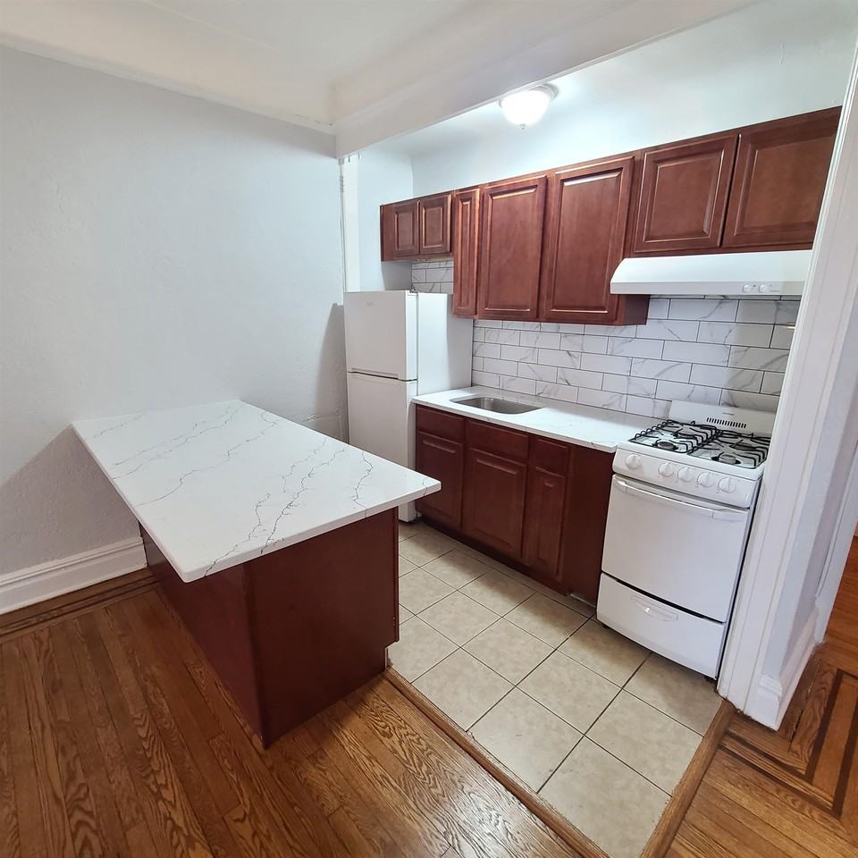 6015 Kennedy Blvd E #D7 - Photo 6 of 18