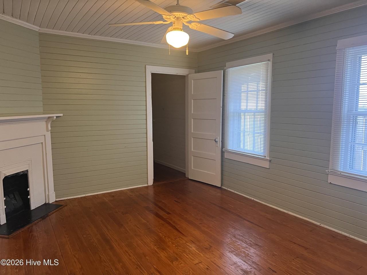 223 Holt St - Photo 5 of 9