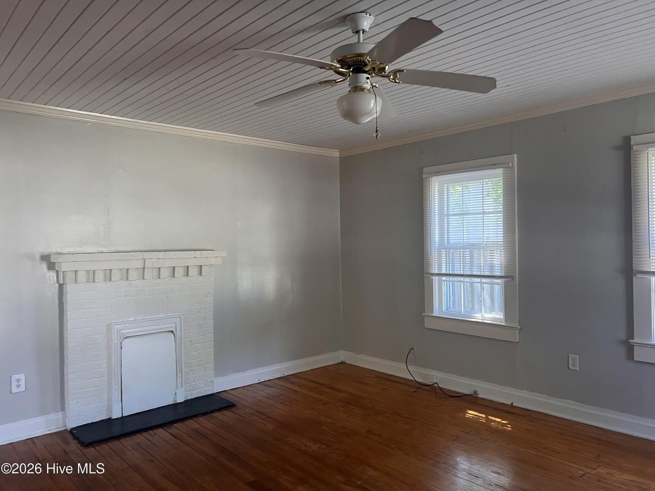 223 Holt St - Photo 6 of 9