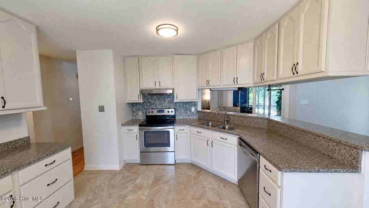 2668 Idlebrook Cir - Photo 4 of 22