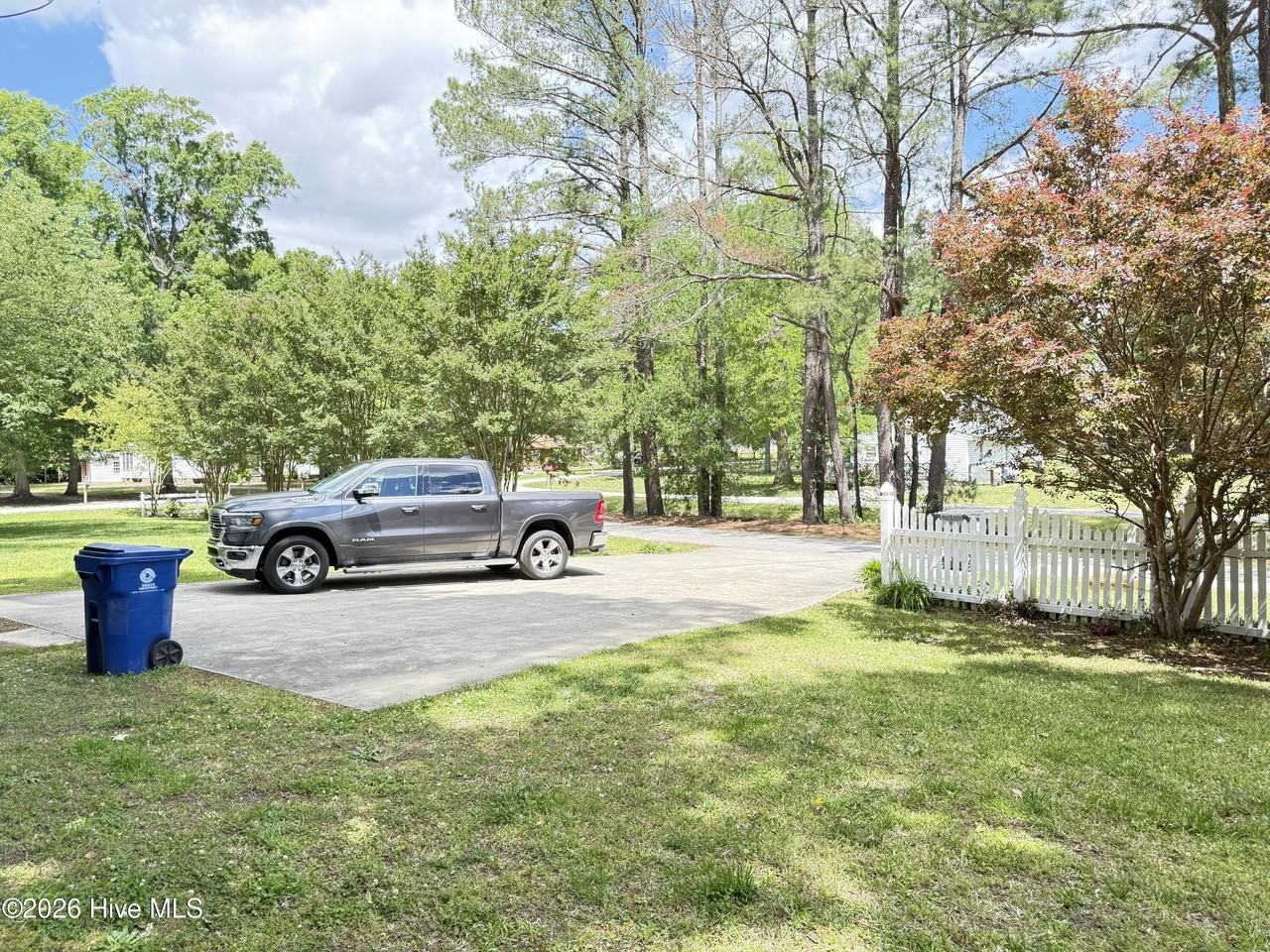 209 Oak Forest Dr - Photo 3 of 25