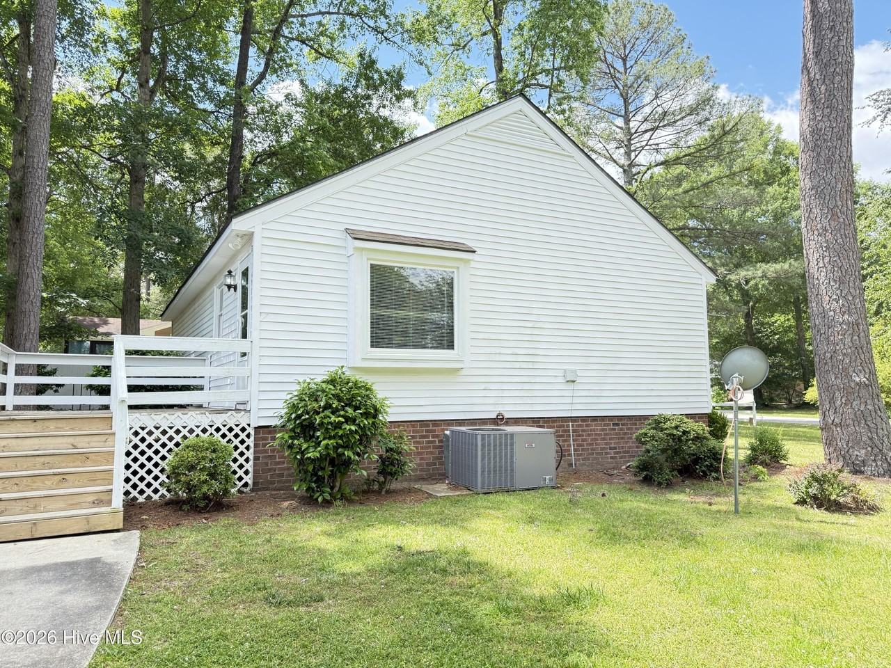 209 Oak Forest Dr - Photo 4 of 25