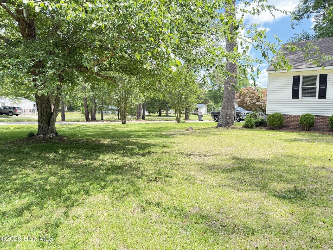 209 Oak Forest Dr - Photo 5 of 25