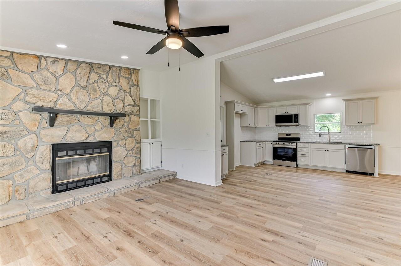 2018 Broome Rd - Photo 2 of 33