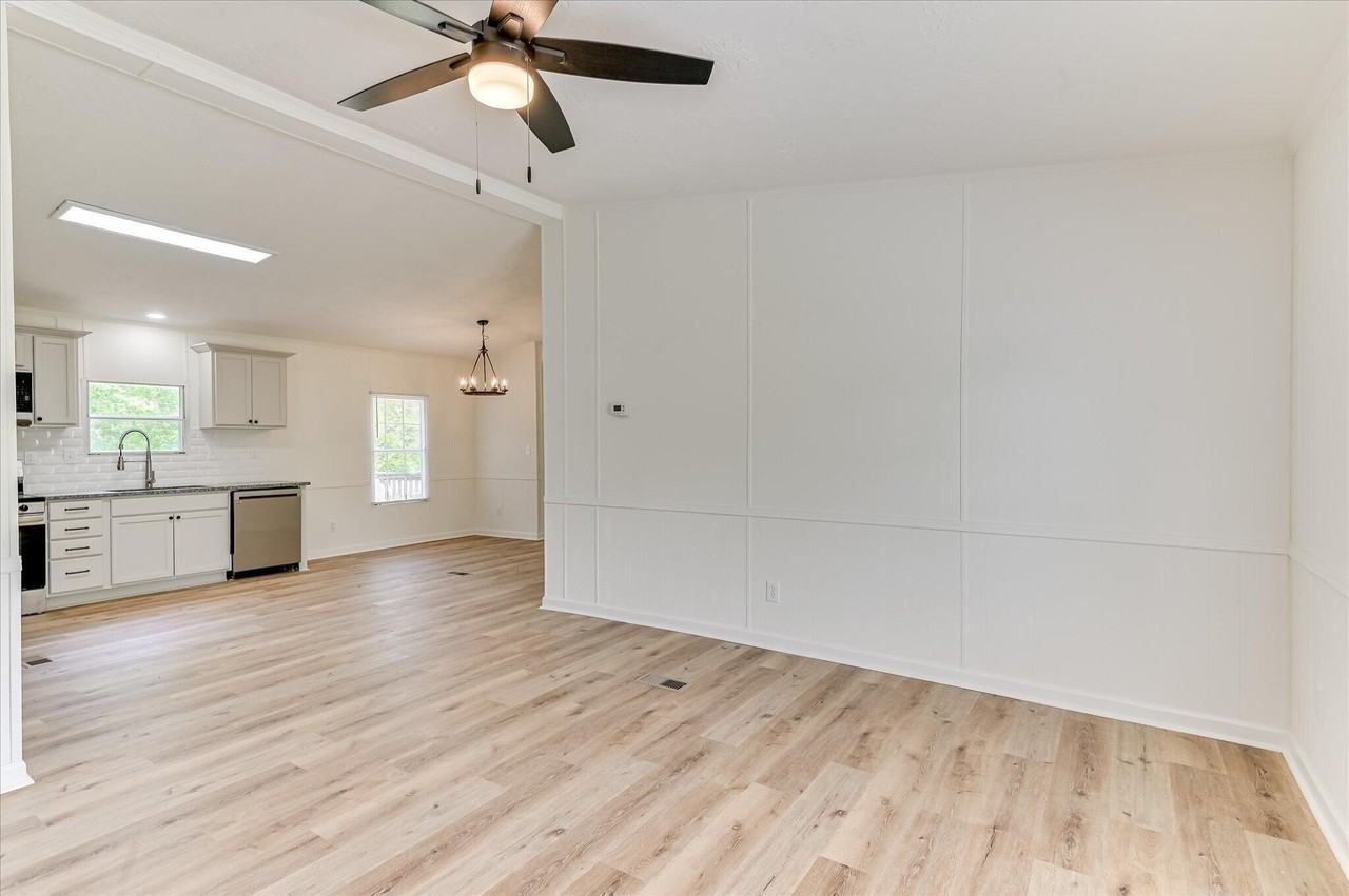 2018 Broome Rd - Photo 3 of 33