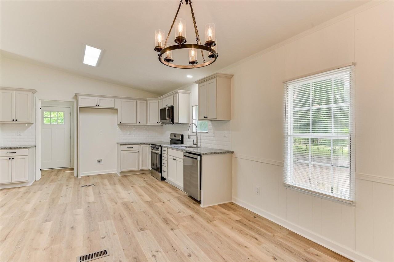 2018 Broome Rd - Photo 7 of 33