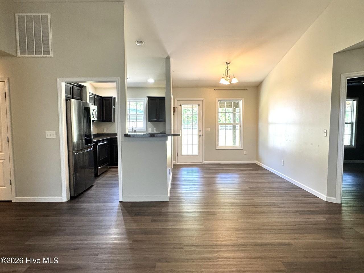 186 Christy Dr - Photo 3 of 30