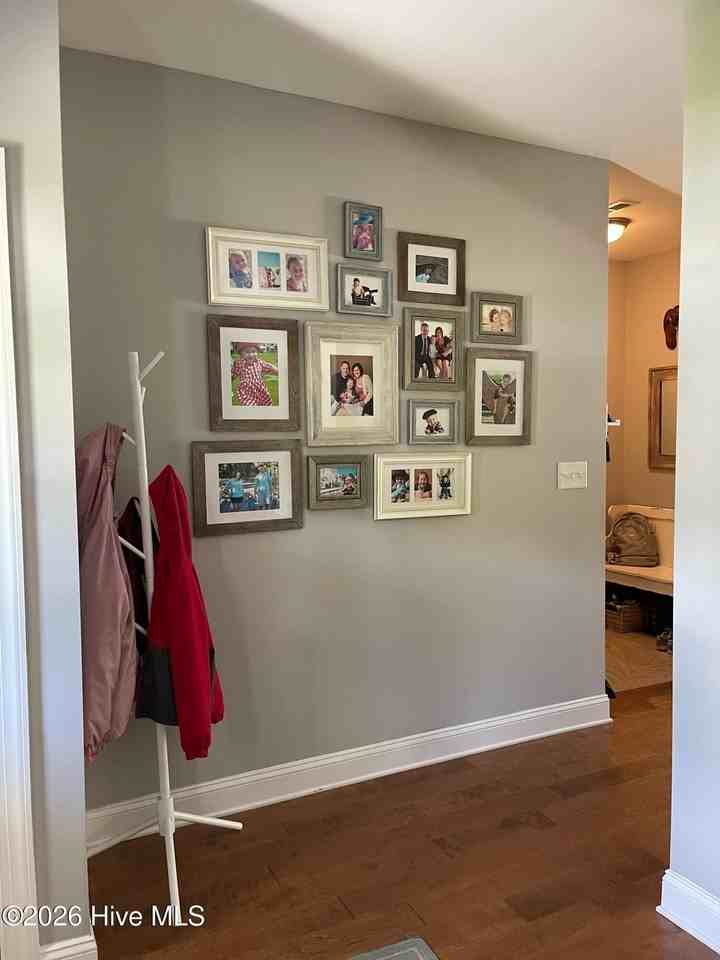 807 Oleander St - Photo 5 of 40
