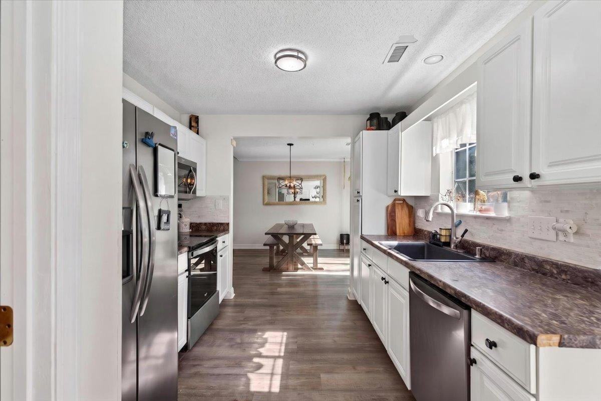 Rosemede Dr - Photo 4 of 10