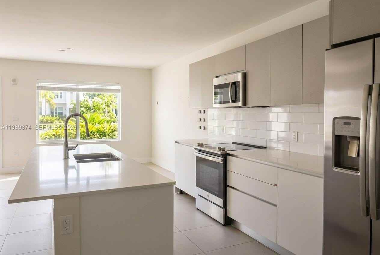 2535 Ne 193rd St #3104 - Photo 5 of 30