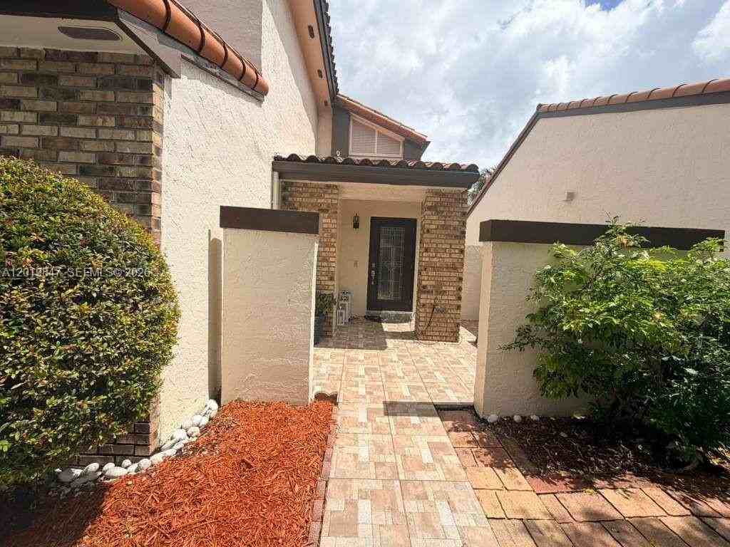 17722 Nw 63rd Ct - Photo 6 of 37