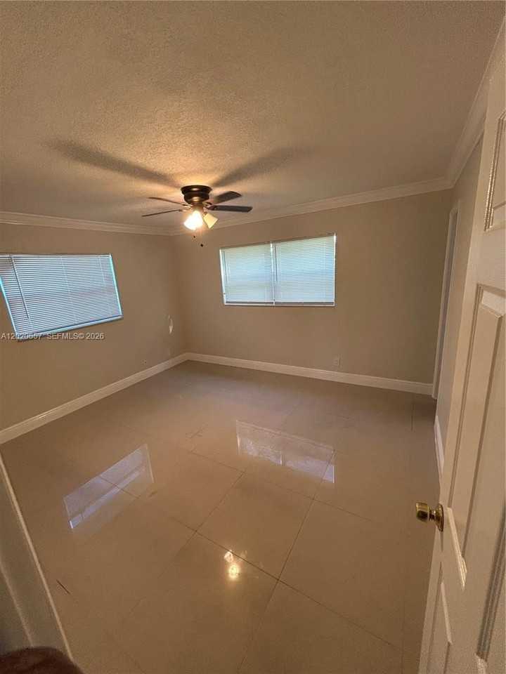6701 Sw 7th Pl - Photo 3 of 5