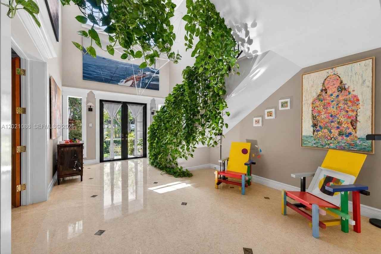 442 Ridgewood Rd - Photo 6 of 35