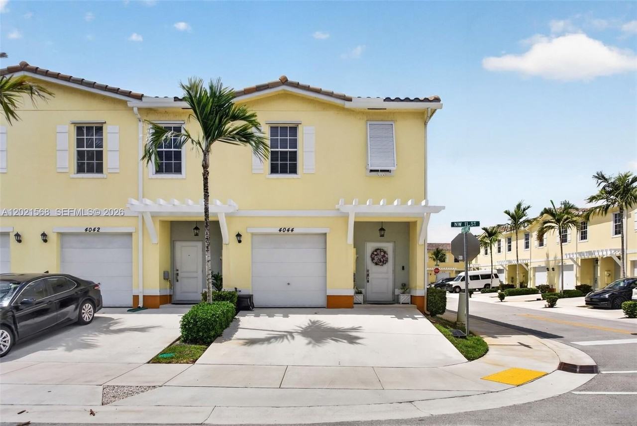 4044 Nw 11th St