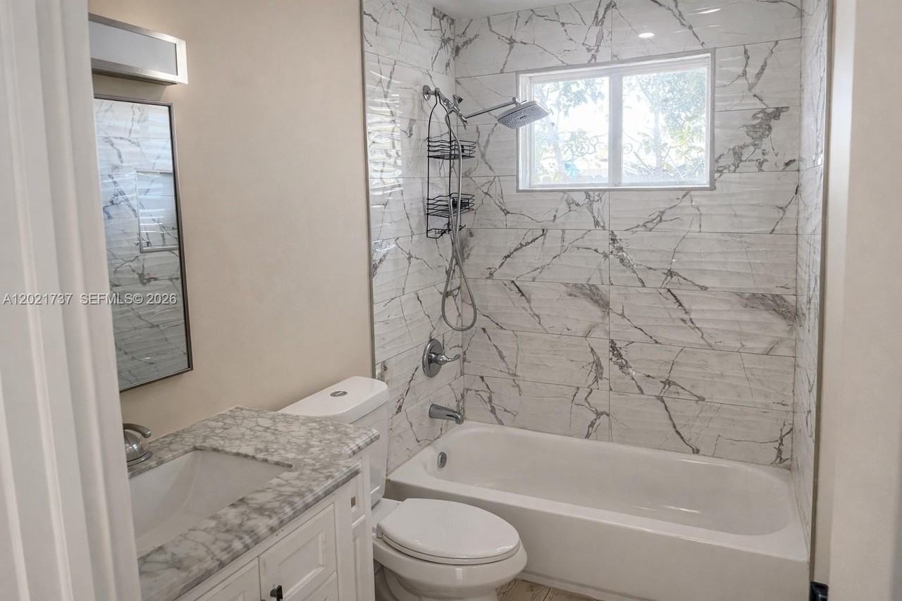 234 Ne 55th Ter #234 - Photo 4 of 9