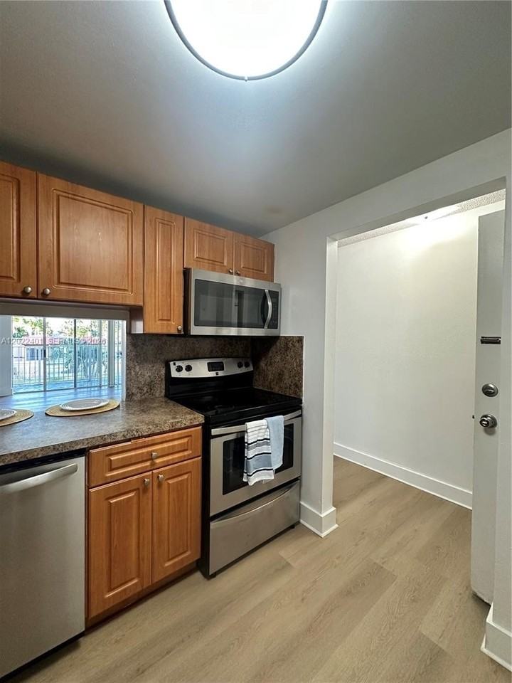 4810 Nw 79th Ave #204 - Photo 4 of 14
