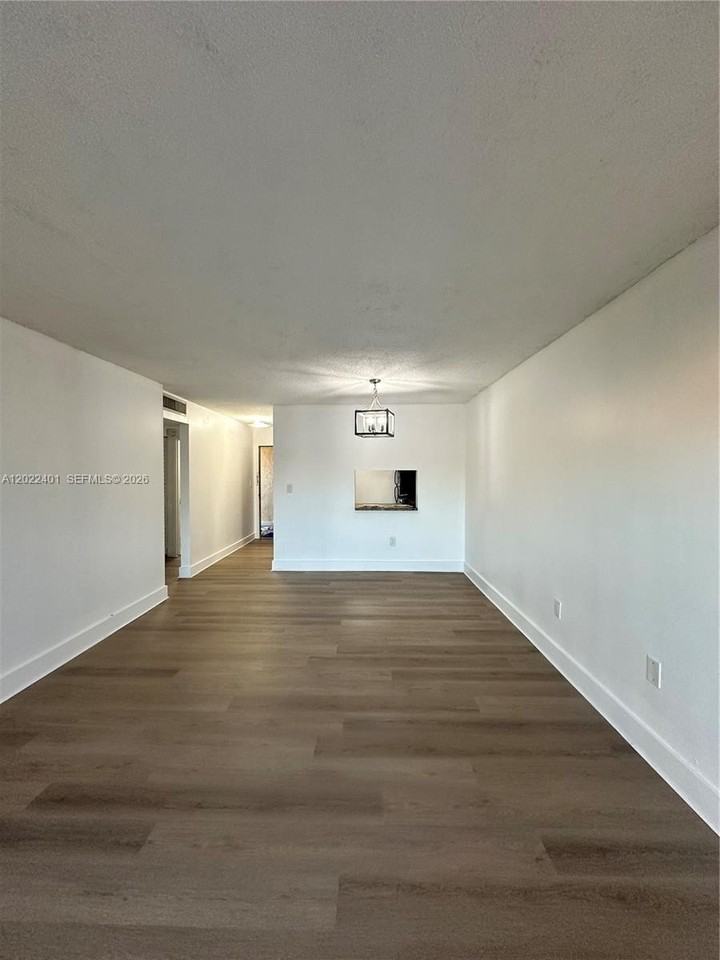 4810 Nw 79th Ave #204 - Photo 6 of 14